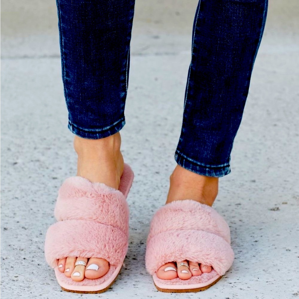 Qupid faux furry slides cozy fuzzy slippers PINK NEW - Picture 3 of 6